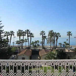 villa-amalia-suites-malaga.hotelsinnerja.org/